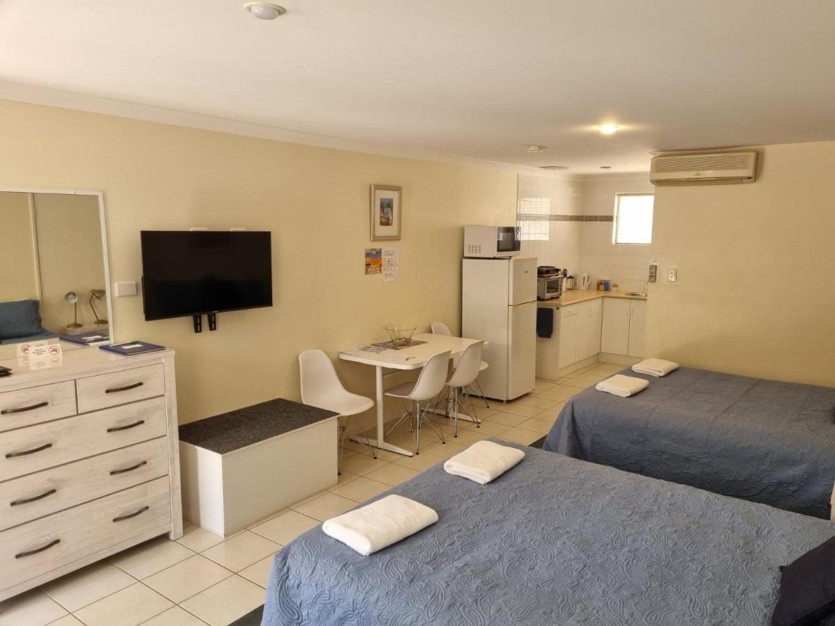 Emu Point 3* Albany